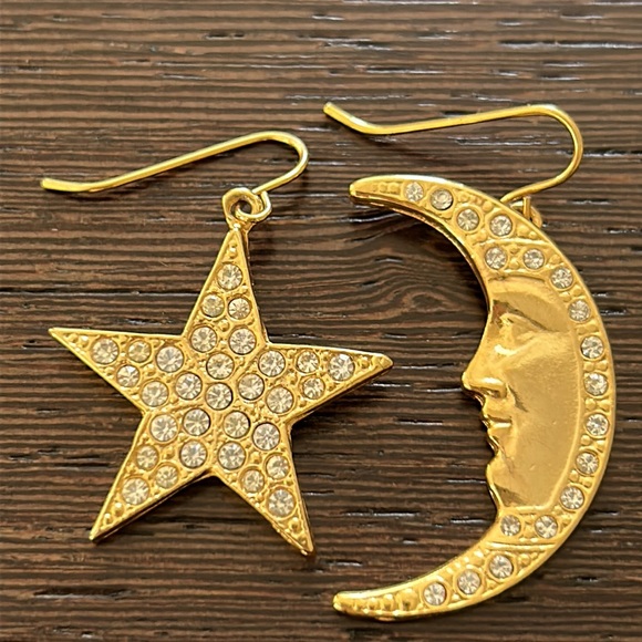 VTG Star and Moon Rhinestone Earrings, gold color - Picture 6 of 8